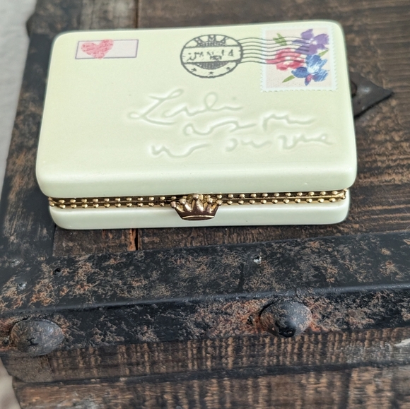 Vintage Hallmark Trinket Box - Picture 1 of 10
